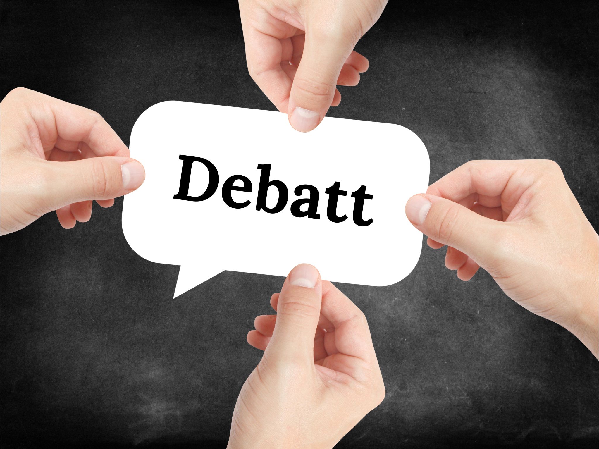 En gruppe hender som holder et skilt