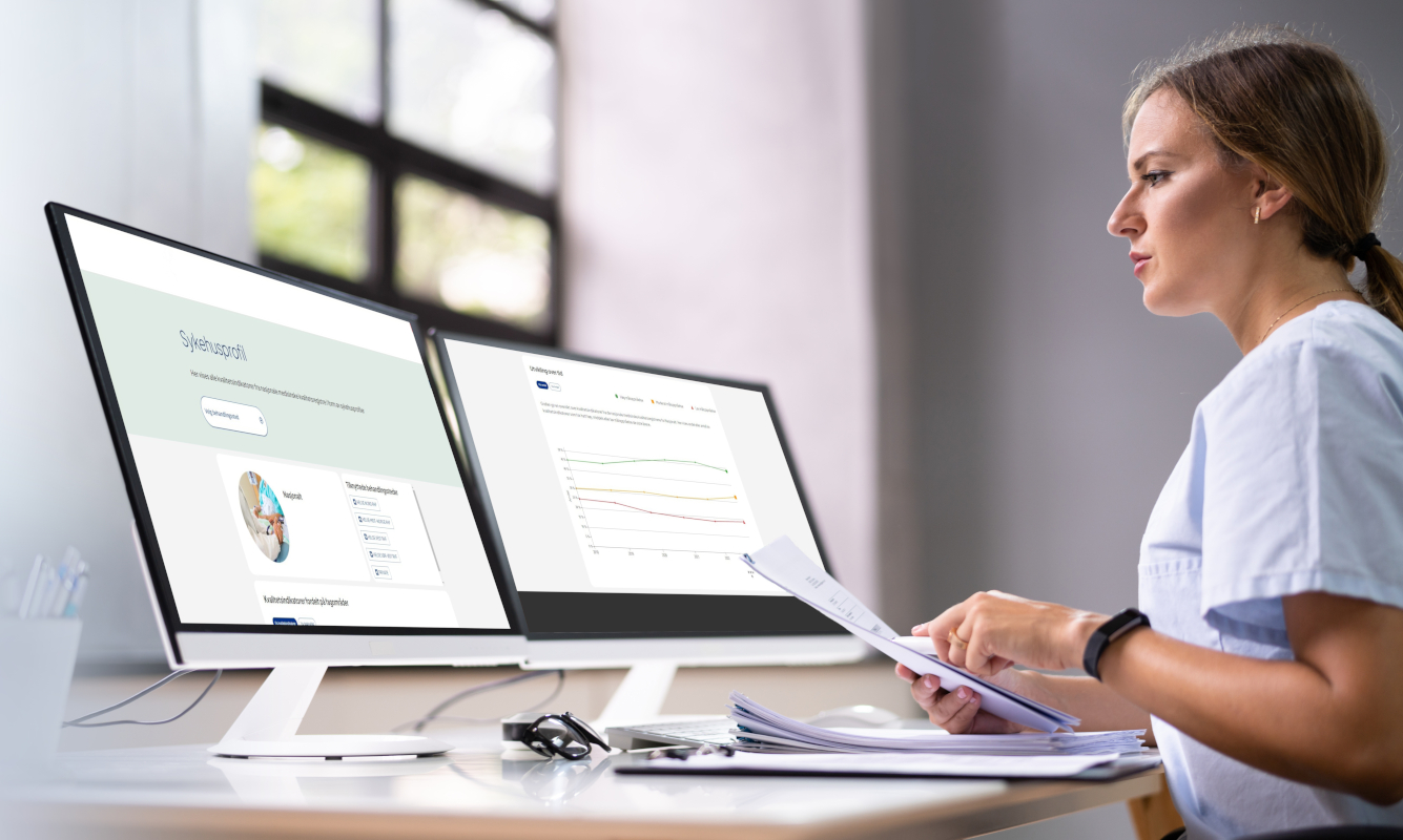 En person som jobber på den bærbare datamaskinen